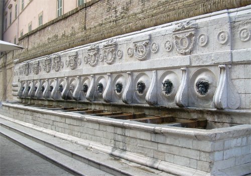 The 13 pipes, Ancona Calamo Fountain