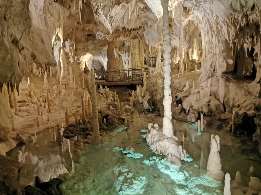 Le meravigliose Grotte di Frasassi a Genga in provincia di Ancona
